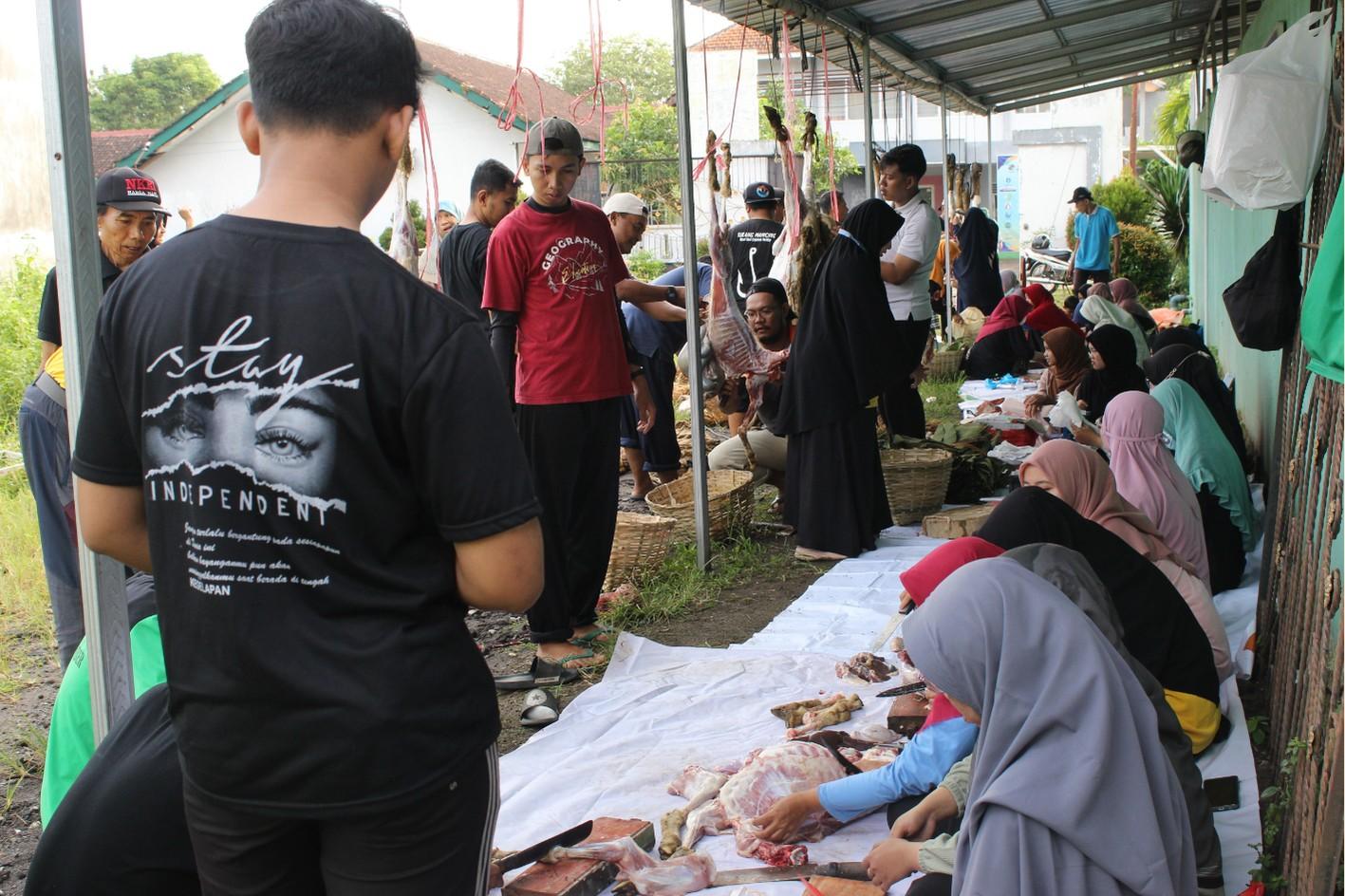 SMA Al-Furqan Jember Laksanakan Penyembelihan dan Pendistribusian Hewan Qurban 1447 H